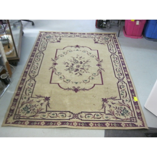 AREA CARPET, APPROX. 5.7X7.4