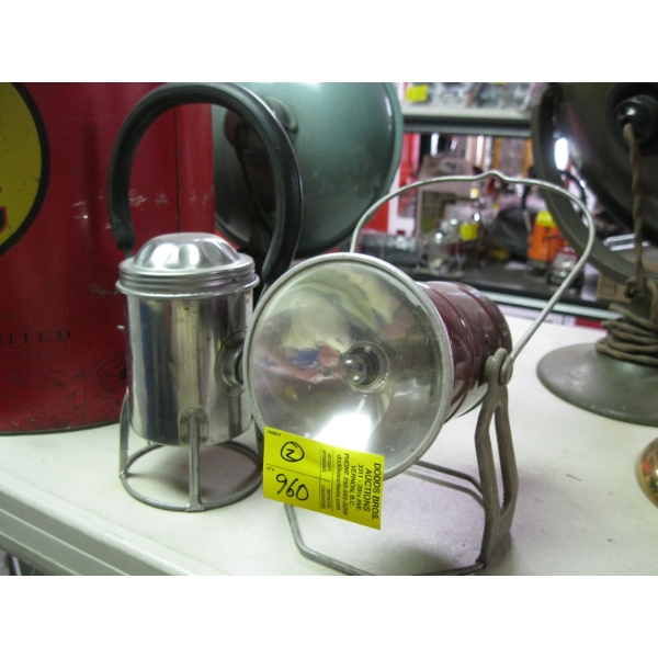 2 LANTERN FLASHLIGHTS