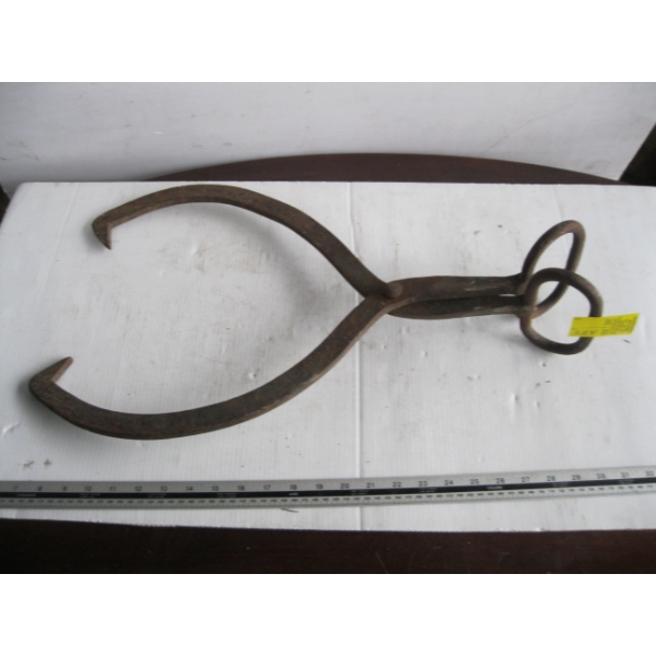 PAIR OF METAL ICE TONGS