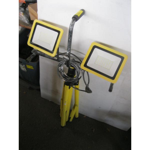 DUAL HEAD LED LIGHT ON TRIPOD STAND