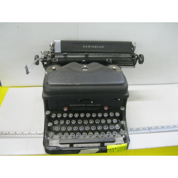 VINTAGE REMINGTON TYPEWRITER