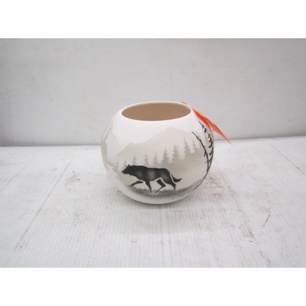 NATIVE AMERICAN POTTERY VASE