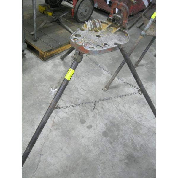 RIGID TRI STAND PIPE STAND W/VISE