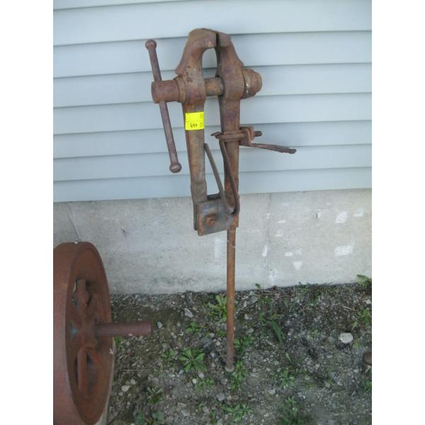 LEG VISE  