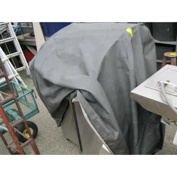 NAPOLEAN PROPANE BBQ W/SIDE BURNER & COVER