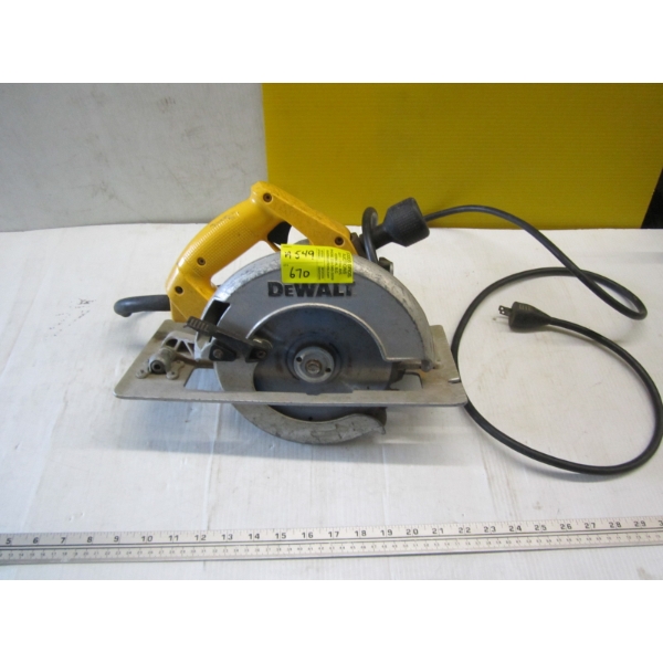 DEWALT CIRCULAR SAW