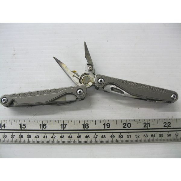 LEATHERMAN MULTI TOOL