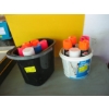 Image 2 : 2 CONTAINERS OF COLORED SPRAY PAINT