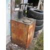 Image 2 : 2 HAND PUMP OIL PUMPS W/TANKS