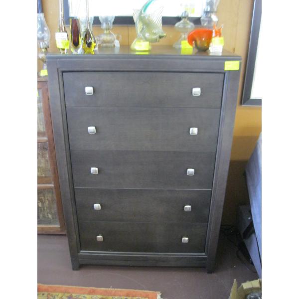 5 DRAWER MODERN CHEST OF DRAWERS W/SLOW CLOSE