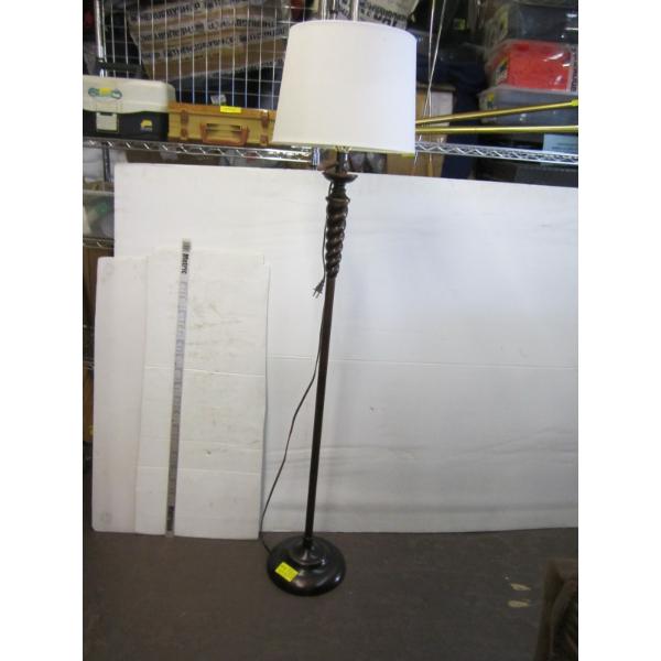 FLOOR LAMP