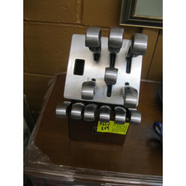 HENKELS KNIFE BLOCK W/KNIVES