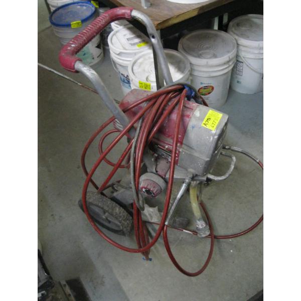 TITAN XT 330 AIRLESS PAINT SPRAYER