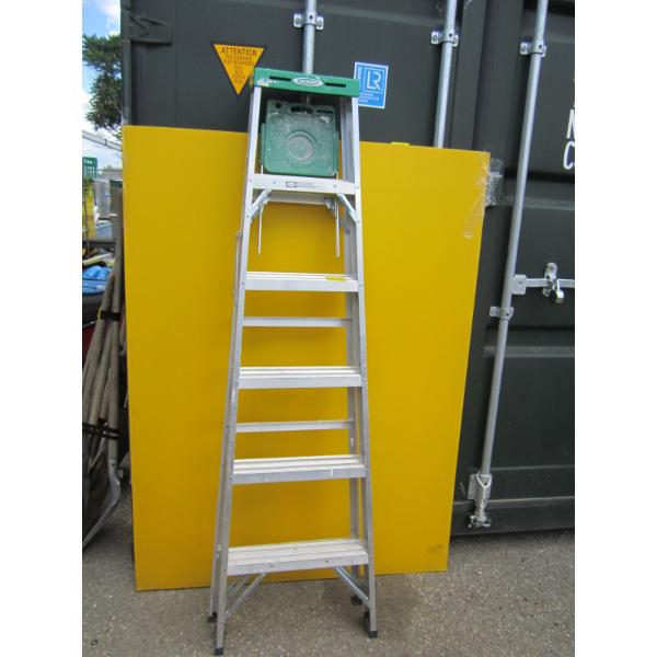 6' ALUMINUM STEPLADDER