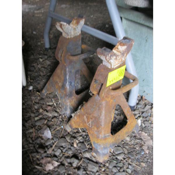 PAIR OF AXLE STANDS