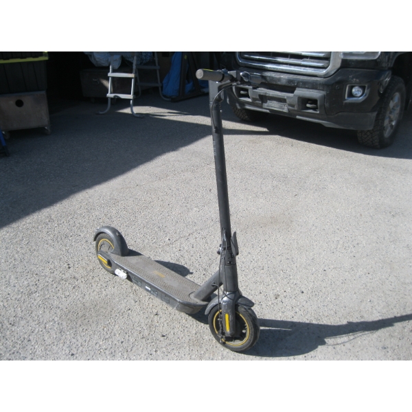 NINEBOT SCOOTER - IN GOOD RUNNING CONDITION BUT NEEDS CHARGER