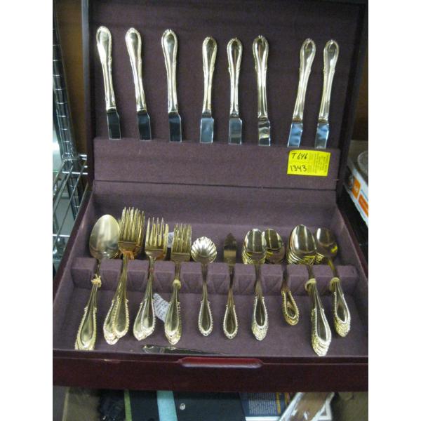 BOX OF GOLD COLORED CUTLERY