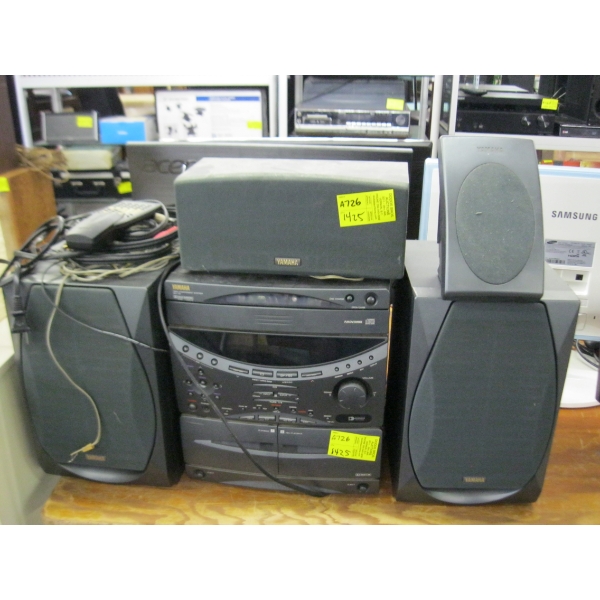 YAMAHA CD TAPE DECK PLAYER W/SPEAKERS
