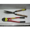 Image 2 : PAIR OF BOLT CUTTERS & GRASS CUTTERS