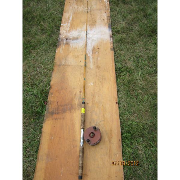 WOODEN PEATS REEL W/ROD