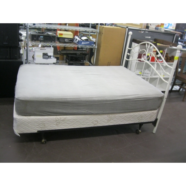 DOUBLE SIZE BOX SPRING & MATTRESS W/ROLLER FRAME
