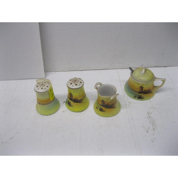 4 PIECES OF DECORATIVE, HAND PAINTED CHINA