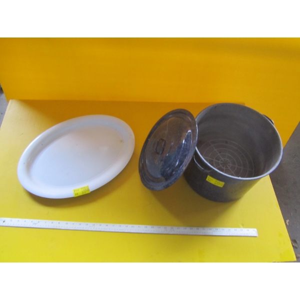 CANNING POT & PLASTIC PLATTER