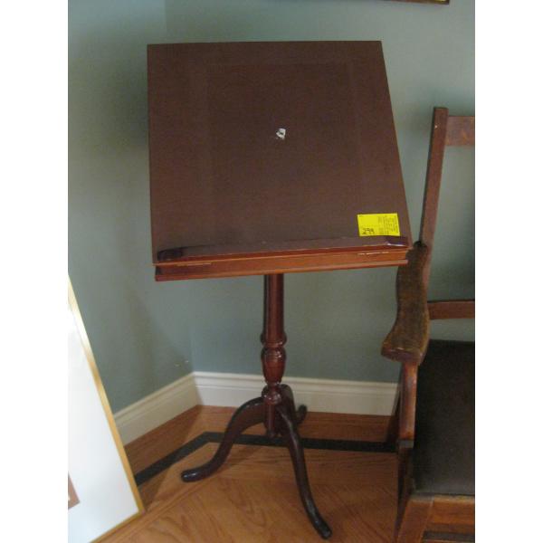 PODIUM STAND