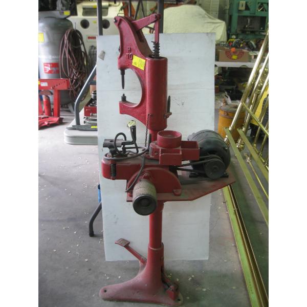 GRINDING RIVETING STATION FOR BRAKES