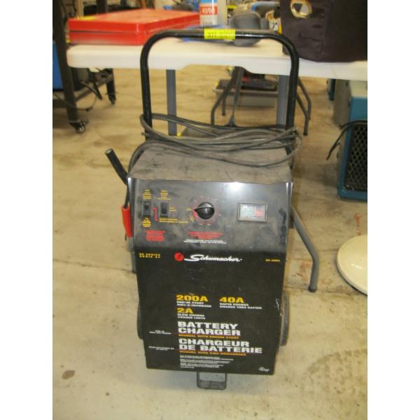 SHUMACKER 200 AMP ENGINE START 40 AMP RAPID CHARGE BATTERY CHARGER