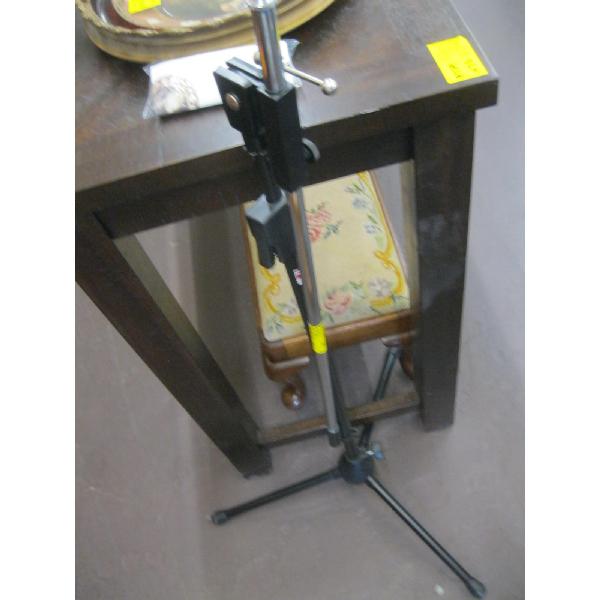 MIC STAND