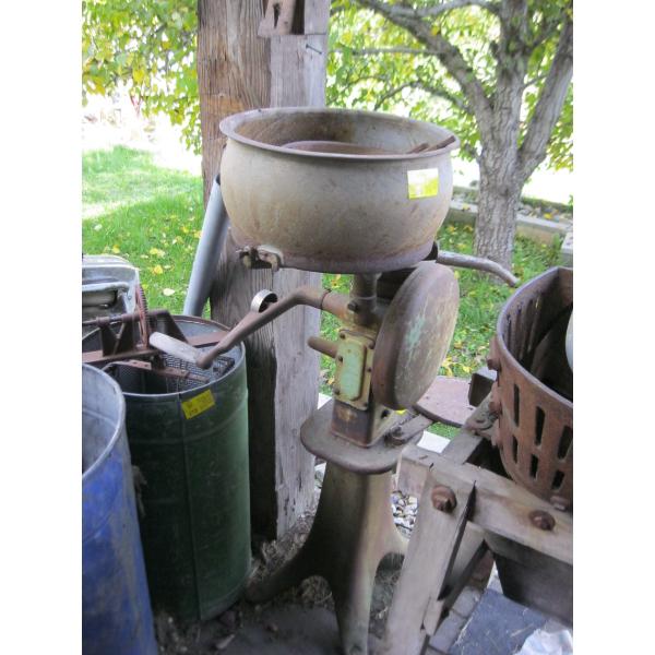 CREAM SEPARATOR