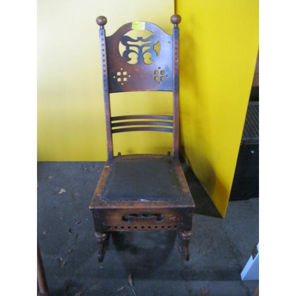 ANTIQUE ROCKING CHAIR