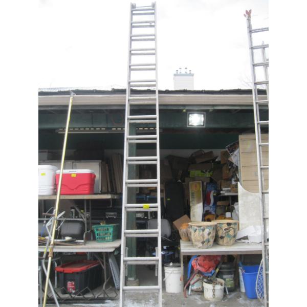 30' ALUMINUM EXTENSION LADDER