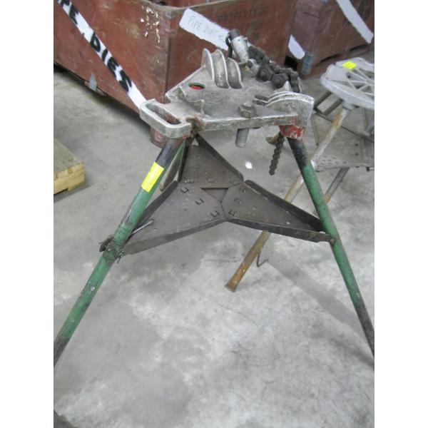 FOLDING PIPE STAND