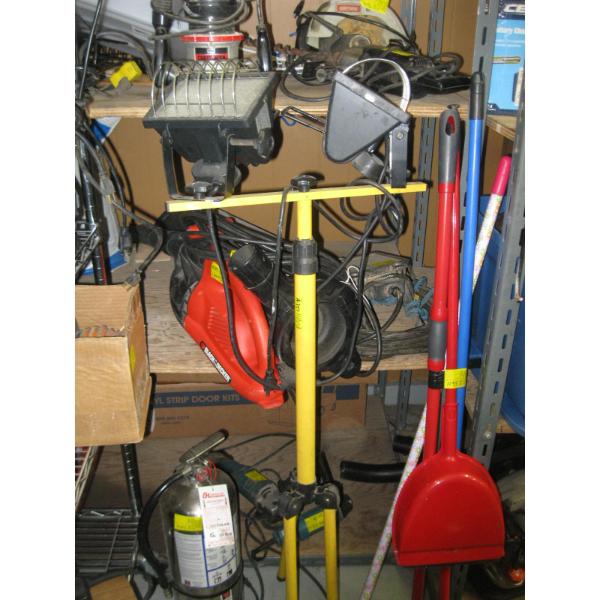 DUAL HEADED SPOTLIGHT ON TRIPOD STAND