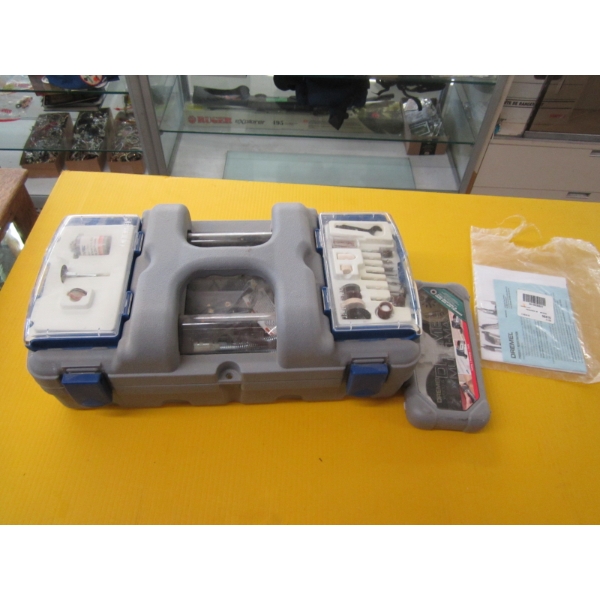 DREMEL SET IN CASE