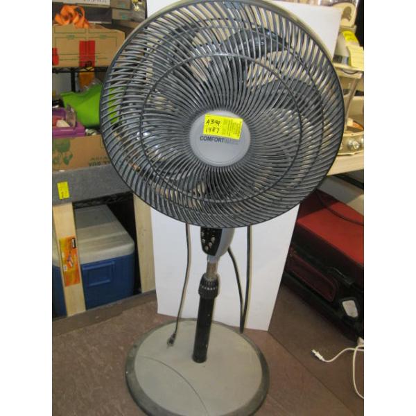 BLACK FLOOR FAN