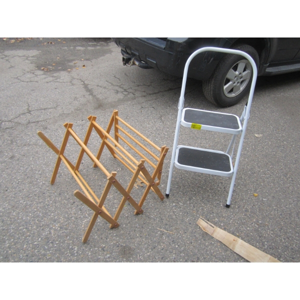 WOODEN DRYING RACK & 2 STEP LADDER
