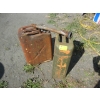 Image 1 : 2 - 5 GALLON FUEL CANS