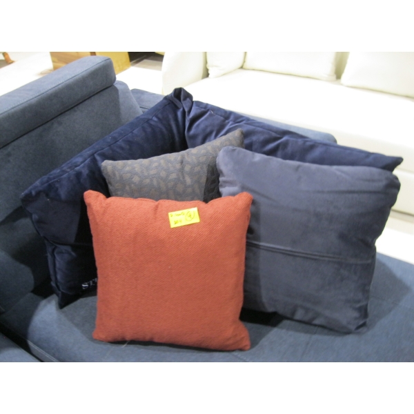 4 PILLOWS