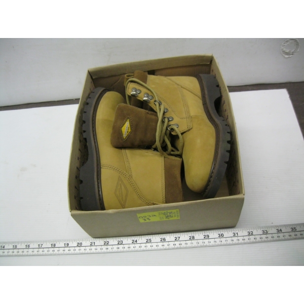 PAIR OF DIAMONDBACK WORK BOOTS, SZ 8