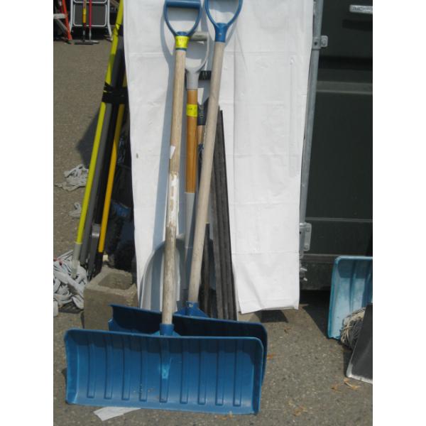 BUNDLE OF SHOVELS  