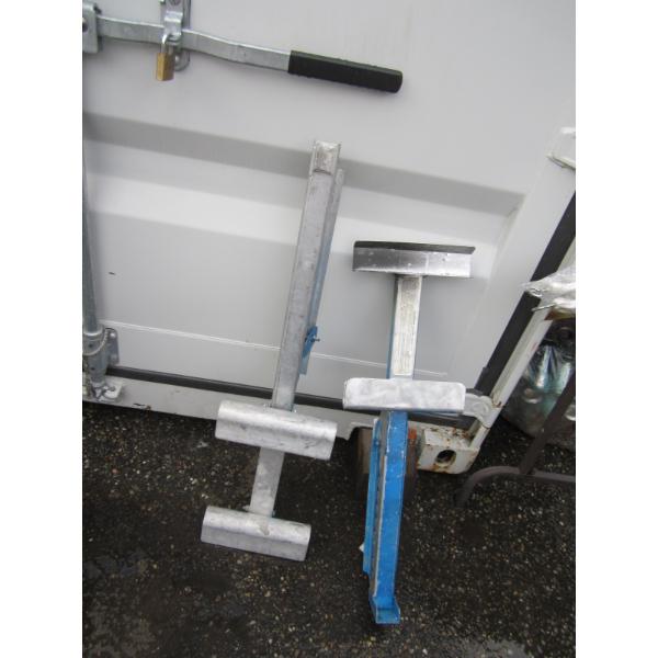 2 LADDER ATTACHMENTS