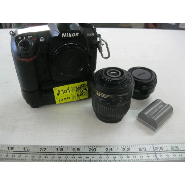 NIKON CAMERA W/2 LENSES & 1 BATTERY