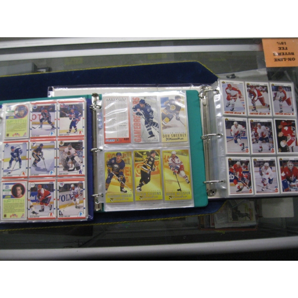 3 BINDERS OF HOCKEY CARDS