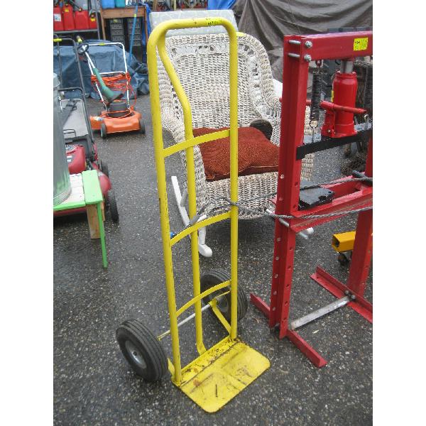 YELLOW HANDTRUCK