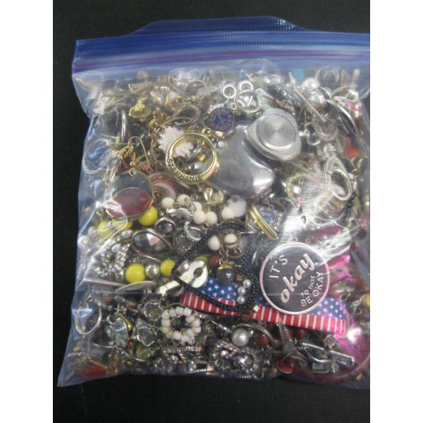 BAG OF COSTUME JEWELLERY