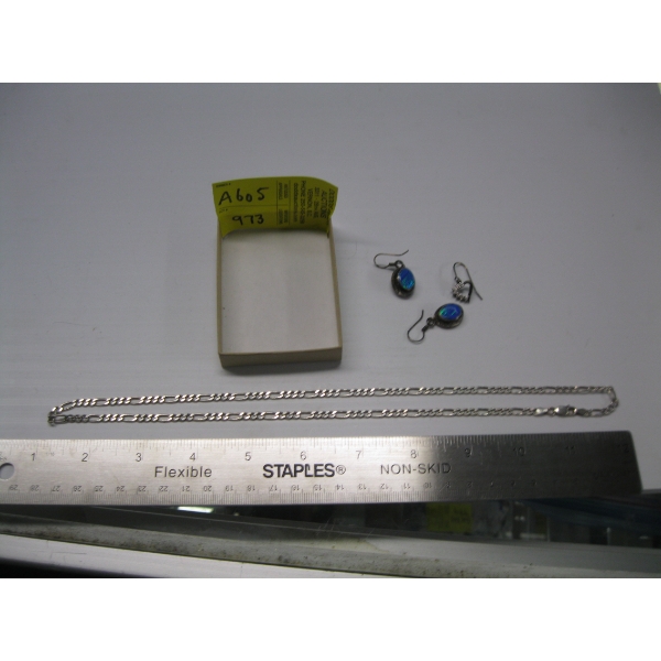 PAIR OF SILVER EARRINGS & A SILVER NECKLACE