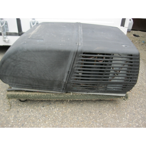 RV AIR CONDITIONER UNIT